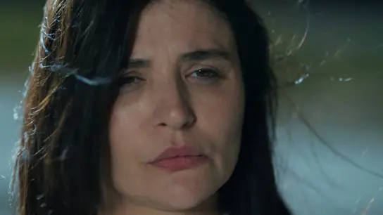 Nur pretende deshacerse de Leyla, pero su plan se tuerce Nur pretende deshacerse de Leyla, pero su plan se tuerce