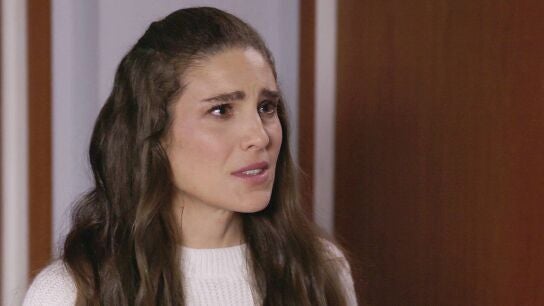 Elena impide que Gerardo y Antonia empiecen una nueva vida en Chiapas y su secreto con Renzo queda al descubierto