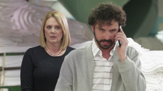 La conversación comprometida entre Renzo y Elena que escucha Estela