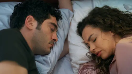 Mahir pasa la noche con Canfeza Mahir pasa la noche con Canfeza