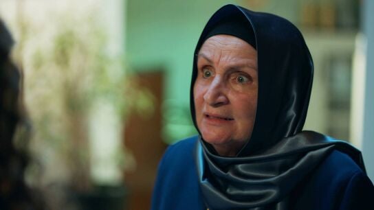 Afet le pide a Canfeza que renuncie a Mahir