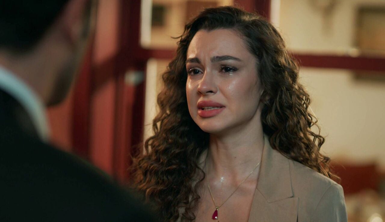 Canfeza rompe con Mahir tras descubrir la familia Yilmaz que es hija del asesino de Mehmet 