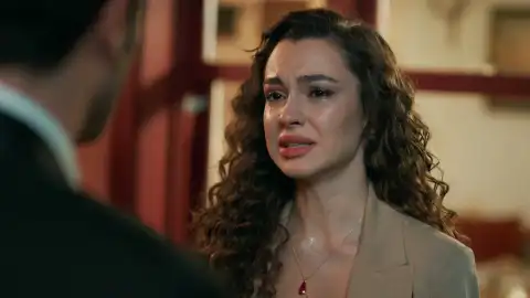 Canfeza rompe con Mahir tras descubrir la familia Yilmaz que es hija del asesino de Mehmet Canfeza rompe con Mahir tras descubrir la familia Yilmaz que es hija del asesino de Mehmet