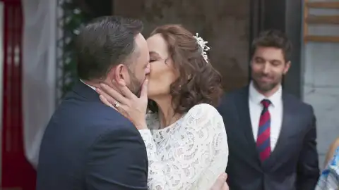 Lamberto y Silvia cumplen su sueño y se casan rodeados de todos sus hijos Lamberto y Silvia cumplen su sueño y se casan rodeados de todos sus hijos