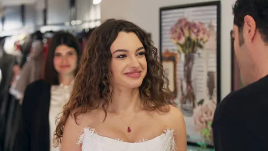 Mahir le compra a Canfeza su vestido de novia Mahir le compra a Canfeza su vestido de novia