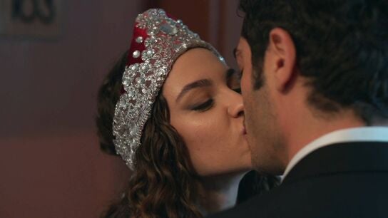 El primer beso de Canfeza y Mahir antes de que todo se tuerza 