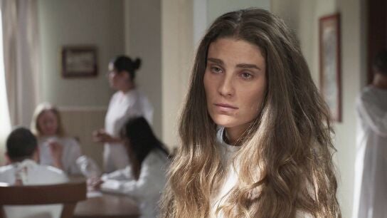 Elena acaba recluida en un psiquiátrico