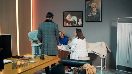 Ferman va a la primera revisión ginecológica con su mujer para conocer a su bebé