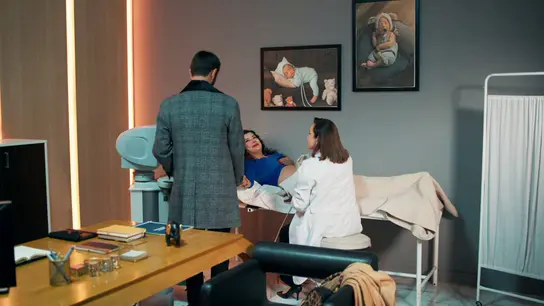 Ferman va a la primera revisión ginecológica con su mujer para conocer a su bebé Ferman va a la primera revisión ginecológica con su mujer para conocer a su bebé