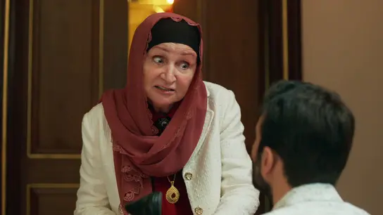 Afet, muy enojada con su hijo Ferman Afet, muy enojada con su hijo Ferman