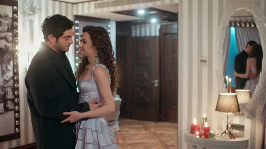 Canfeza sorprende a Mahir con una noche romántica Canfeza sorprende a Mahir con una noche romántica
