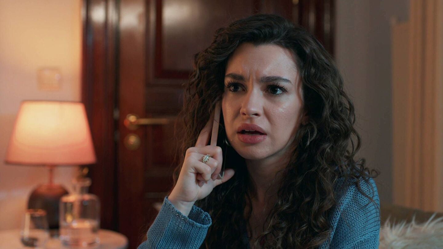Canfeza se sincera con su padre Kürşat: "Sare no es tu hija"