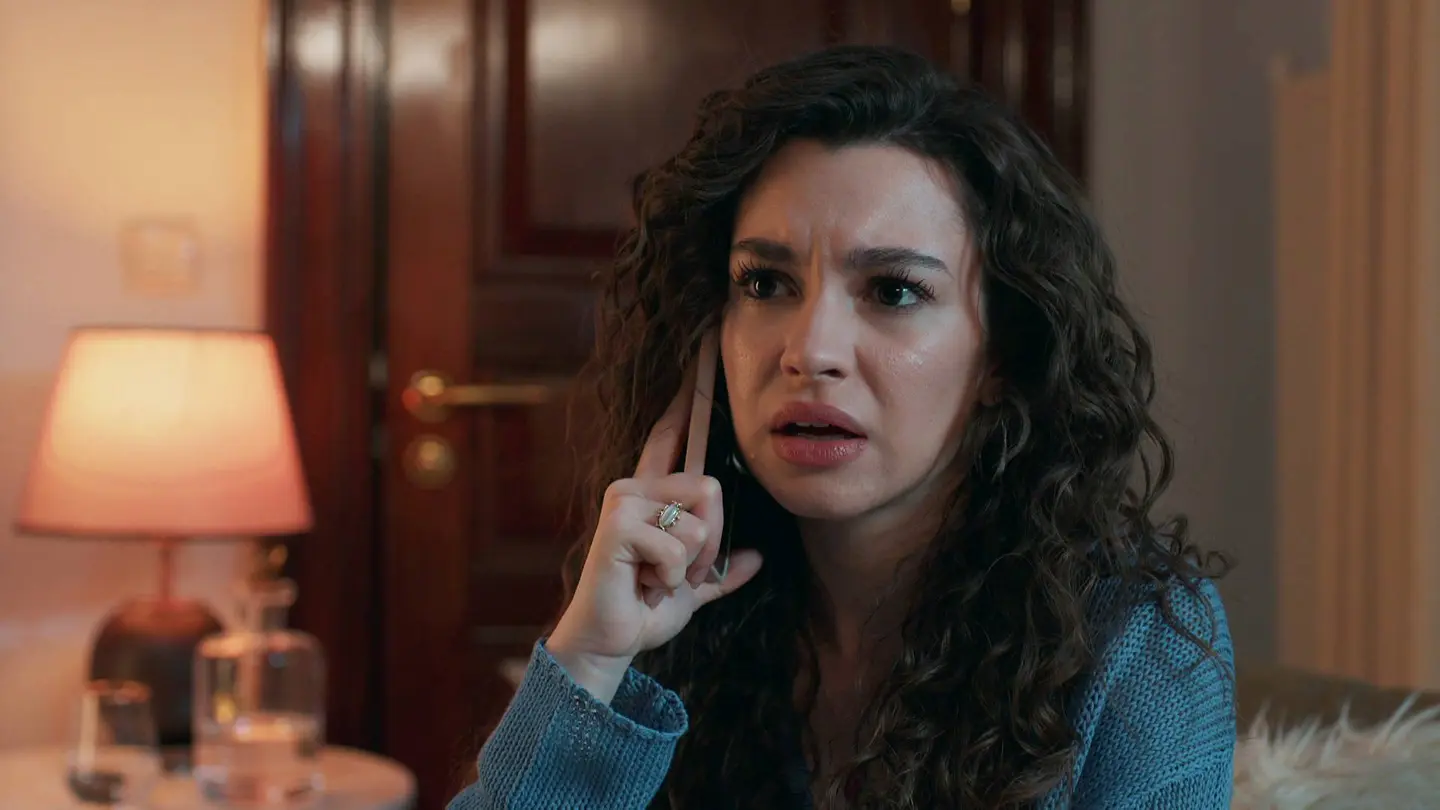 Canfeza se sincera con su padre Kürşat: "Sare no es tu hija" Canfeza se sincera con su padre Kürşat: "Sare no es tu hija"