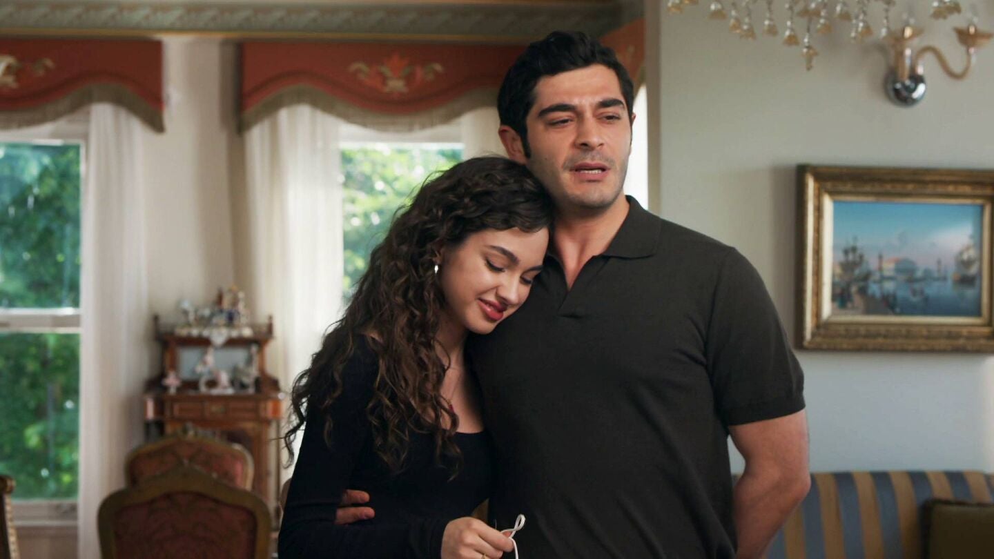 Mahir comunica a su familia que se va a volver a casa con Canfeza