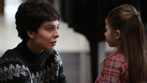 Leyla, la joven que devuelve la esperanza a Kemal y a su hija Masal 