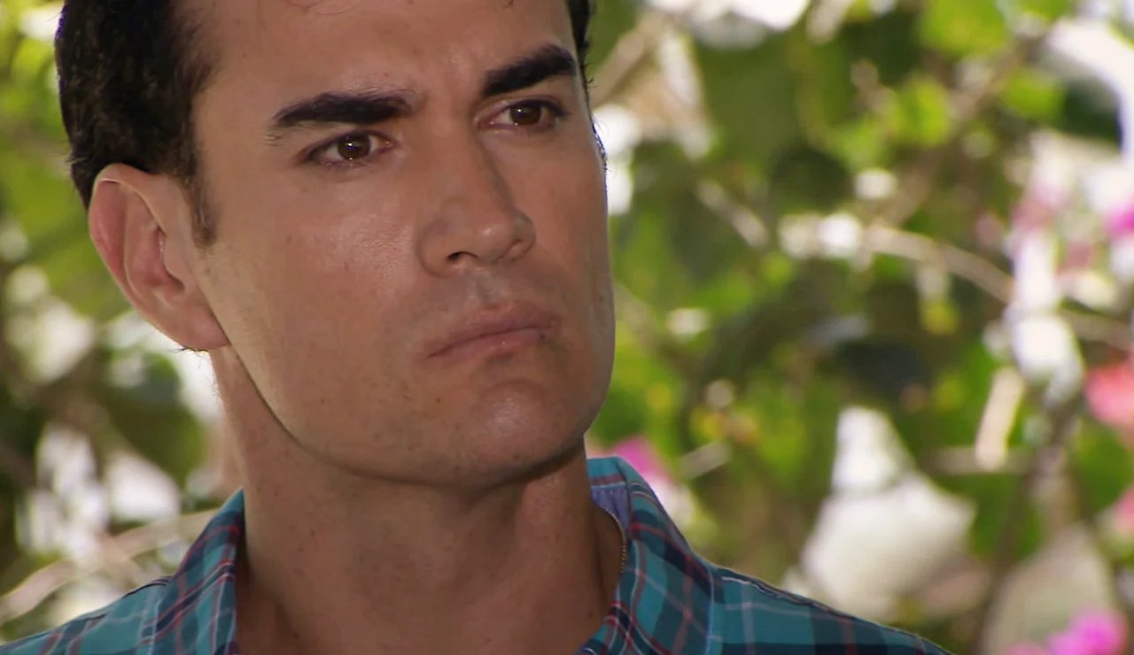 Damián descubre que Elisa se va a casar con Gael