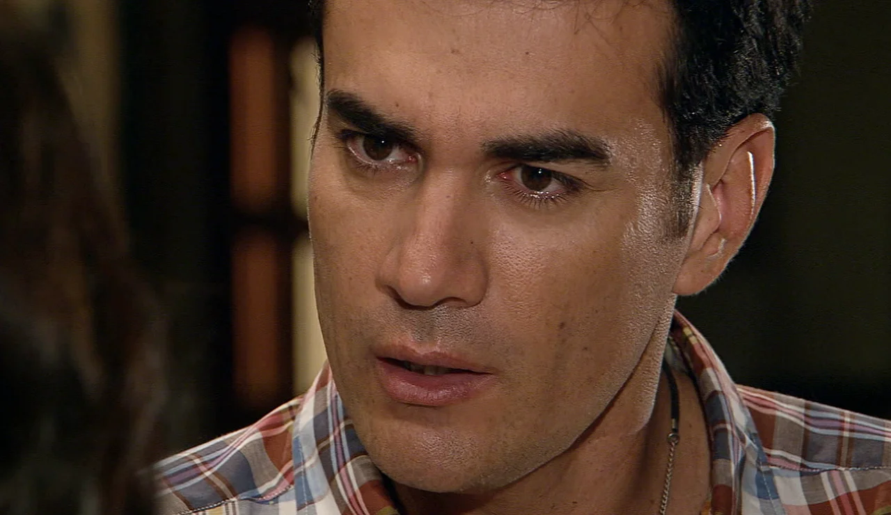 Damián pregunta a Alfonsina si es posible que tenga un medio hermano