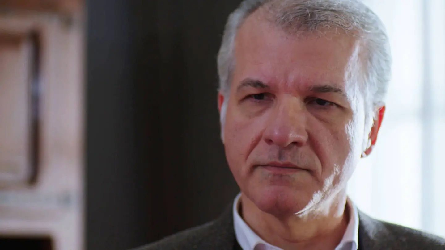 Hikmet toma decisión que cambiará el destino de su hijo Emir Hikmet toma decisión que cambiará el destino de su hijo Emir