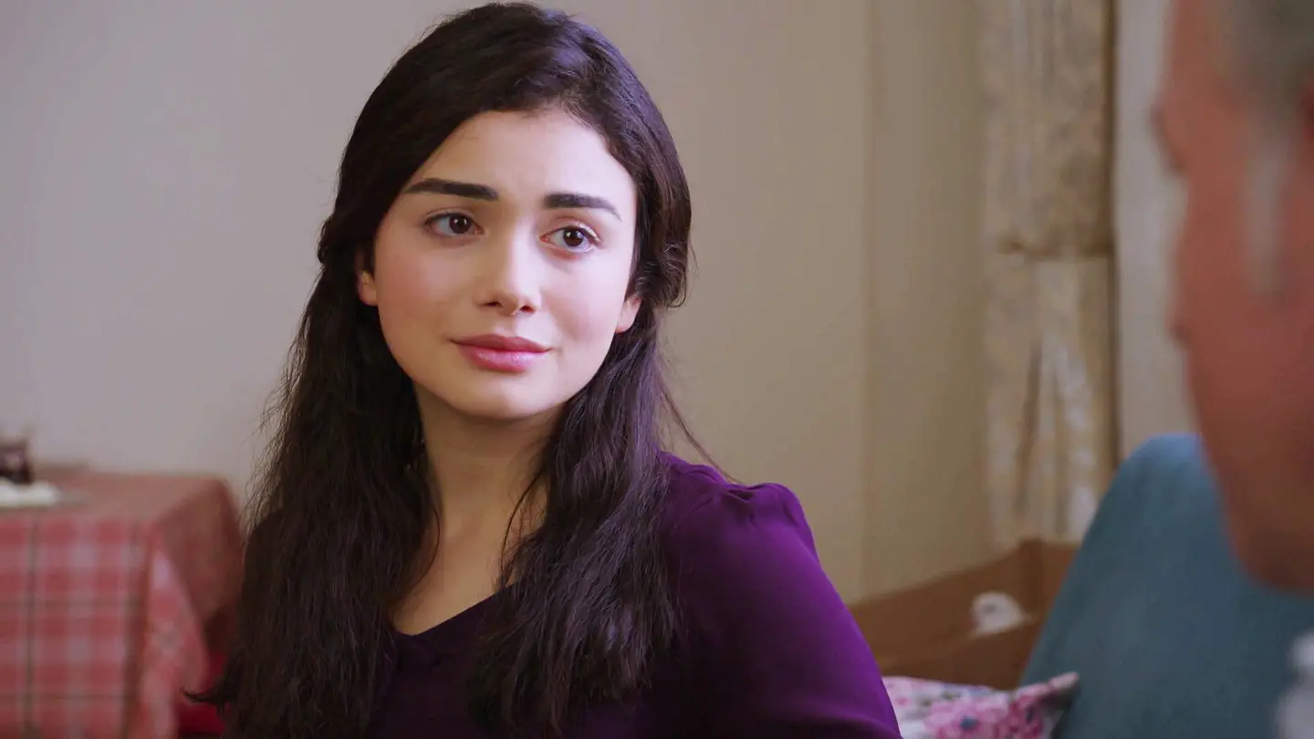Reyhan se muestra reticente a casarse con Emir Reyhan se muestra reticente a casarse con Emir