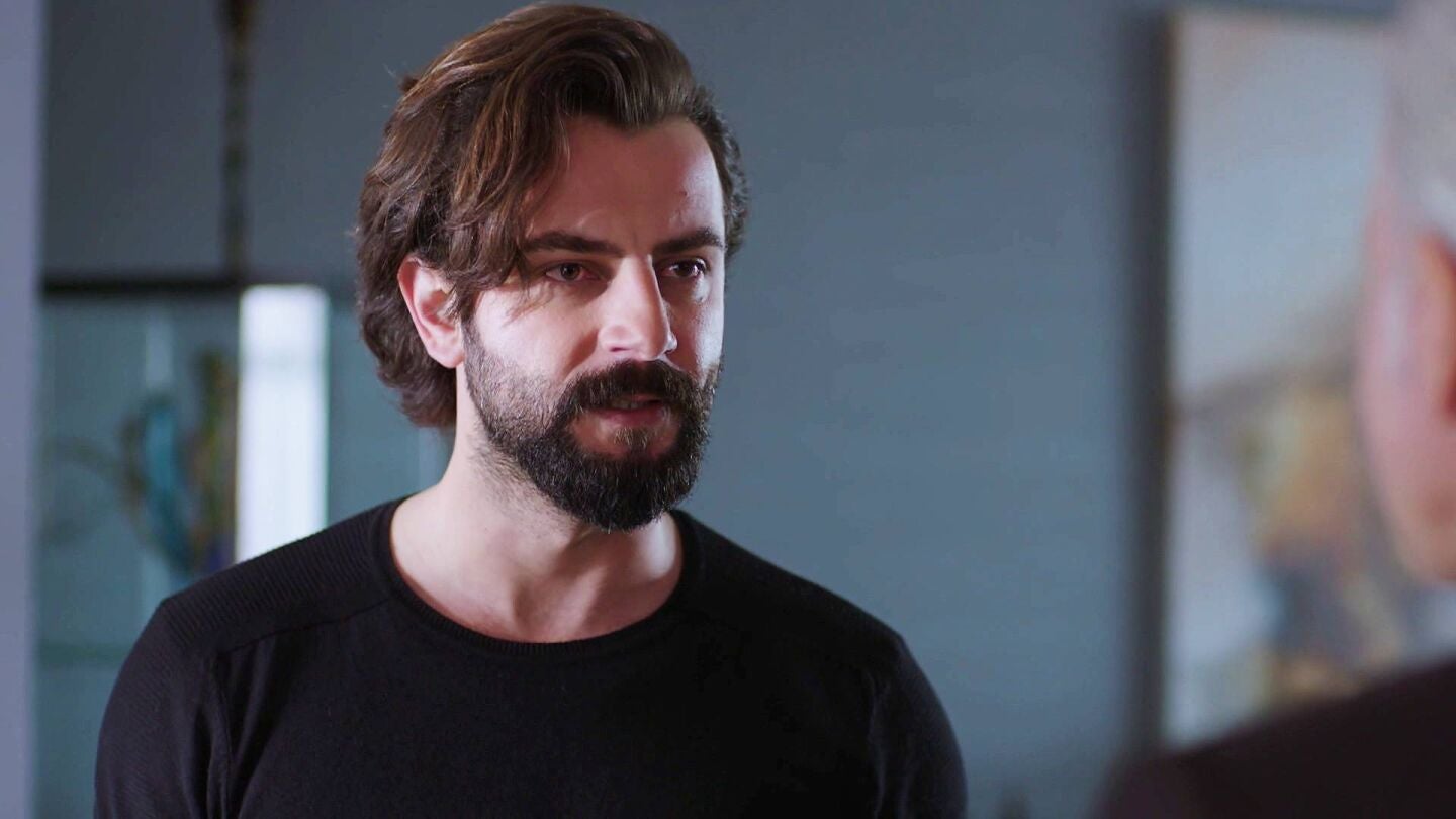 Emir se niega a casarse con Reyhan y planta cara a su padre 