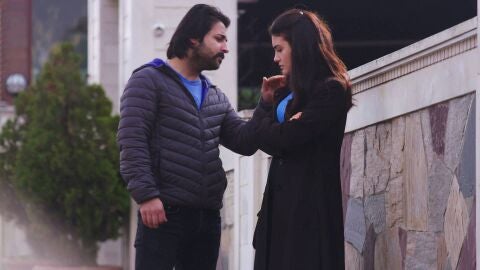 Cavidan y Cemre tienden una trampa a Reyhan para separarla de Emir