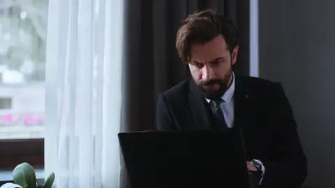 Cemre y Cavidan hacen creer a Emir que Reyhan le es infiel con Vural Cemre y Cavidan hacen creer a Emir que Reyhan le es infiel con Vural
