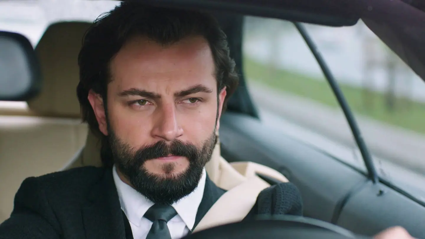 Emir cree que Reyhan lo ha engañado: "Parecías tan inocente" Emir cree que Reyhan lo ha engañado: "Parecías tan inocente"