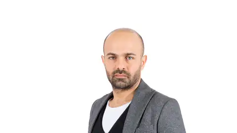 Korhan Korludağ, el hijo que busca constantemente la aprobación de Tahsin Korhan Korludağ, el hijo que busca constantemente la aprobación de Tahsin