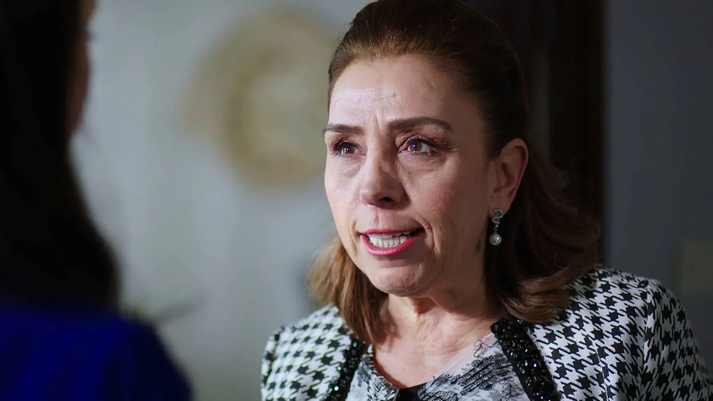 Cavidan se alegra de que Emir le haya pedido el divorcio a Reyhan Cavidan se alegra de que Emir le haya pedido el divorcio a Reyhan