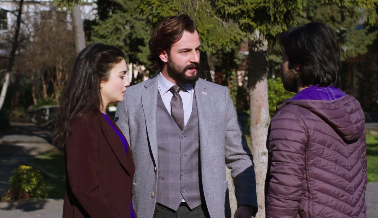 Vural traiciona a Reyhan y confirma ante Emir la mentira que puede acabar con su matrimonio