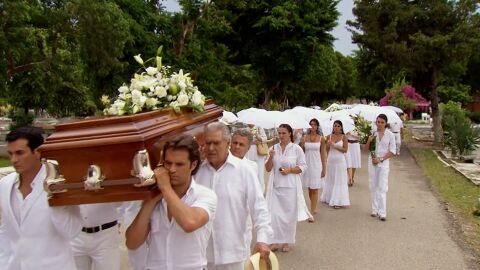 La Ermita despide al padre Lupe en un emotivo funeral