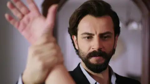 Emir defiende a Reyhan de Cemre y Cavidan: ¿estará empezando a sentir algo por ella? Emir defiende a Reyhan de Cemre y Cavidan: ¿estará empezando a sentir algo por ella?