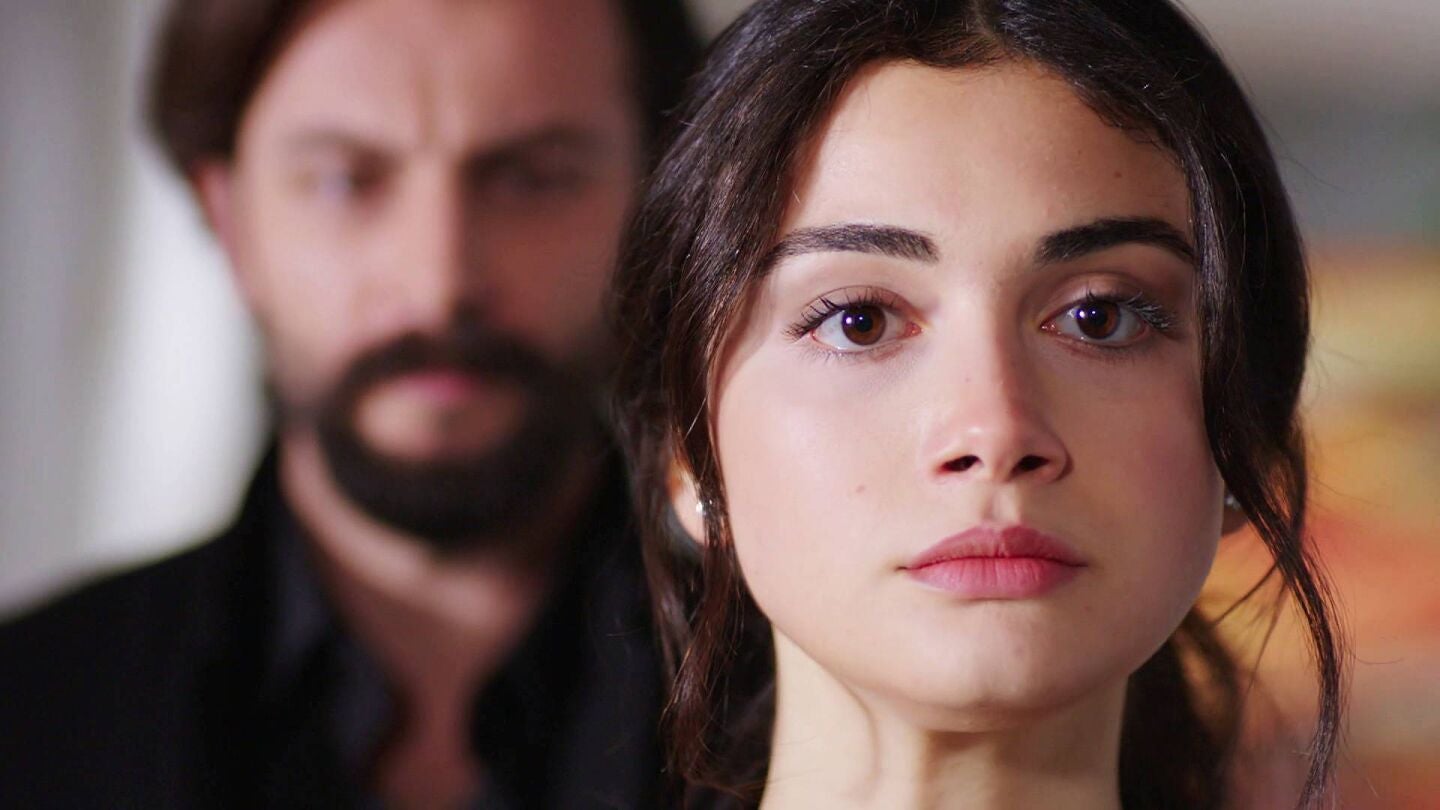 Reyhan abofetea a Emir