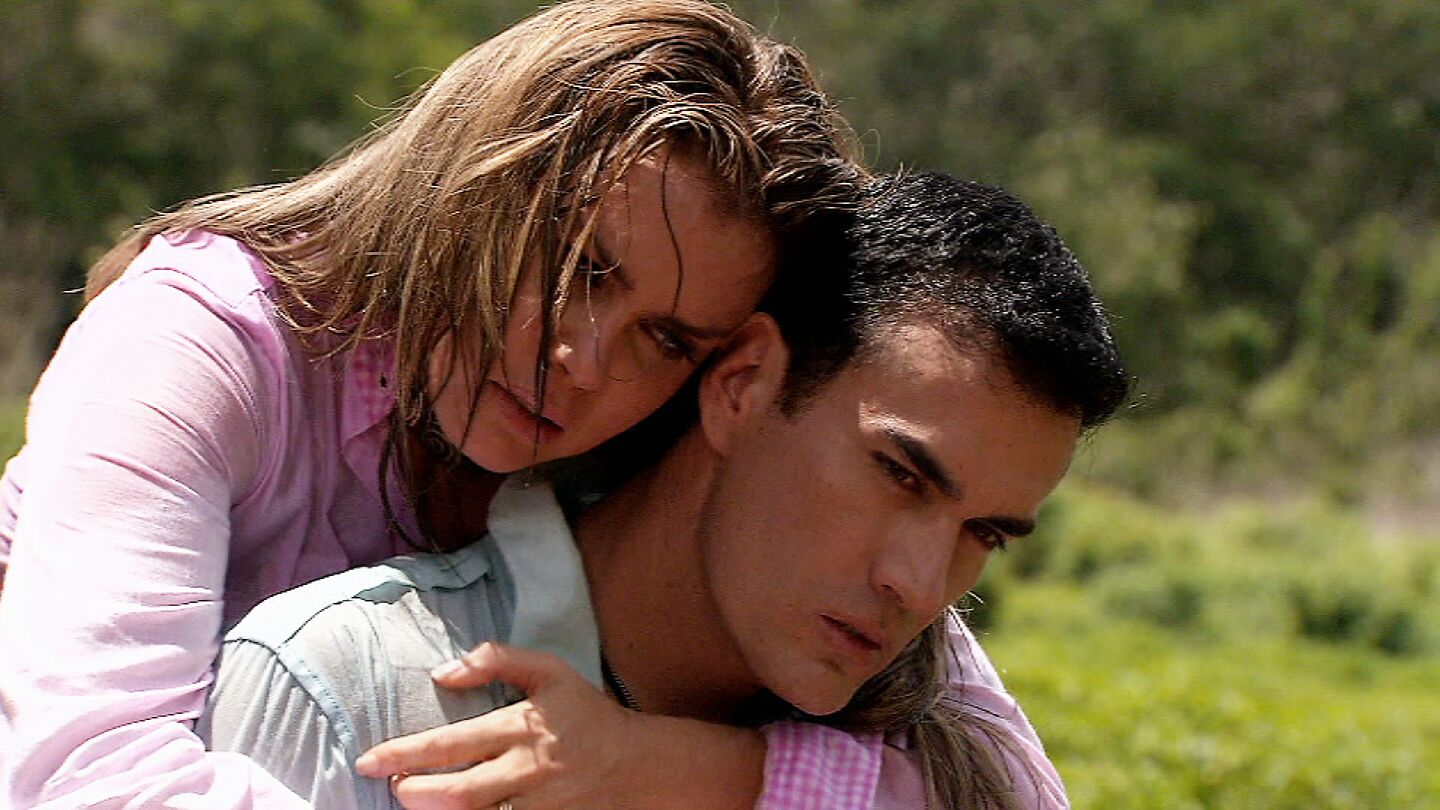 Carmina secuestra a Damián mientras todos sus crímenes salen a la luz