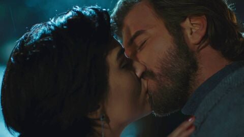 Cesur y S&uuml;han se besan en Nochevieja tras una rom&aacute;ntica declaraci&oacute;n de amor, pero todo termina de la peor manera