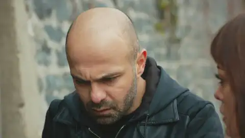 Hulya destroza las esperanzas de reconciliación de Korhan y Cahide con un vídeo comprometido Hulya destroza las esperanzas de reconciliación de Korhan y Cahide con un vídeo comprometido