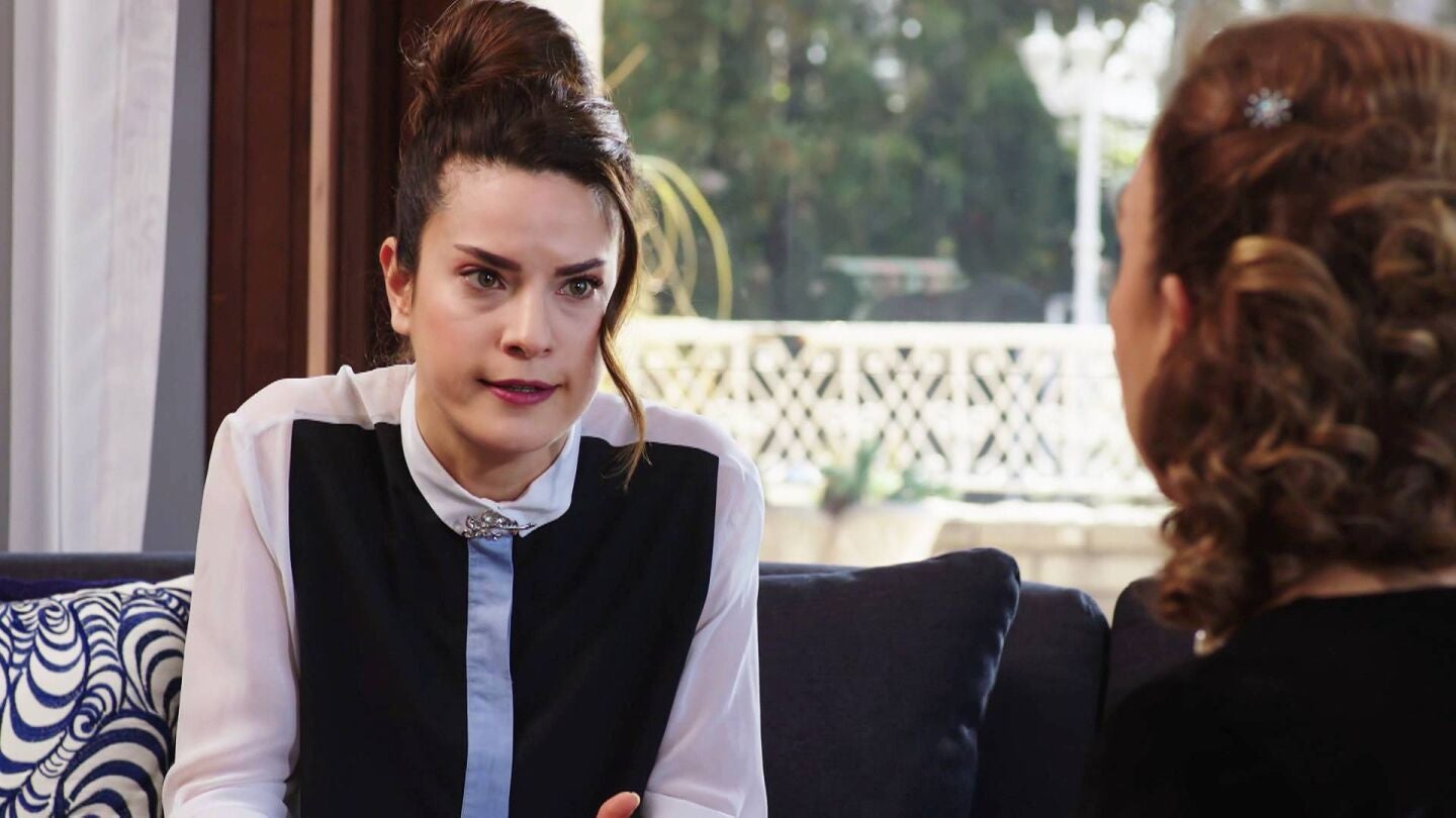 Cemre no entiende la actitud de Emir con Reyhan