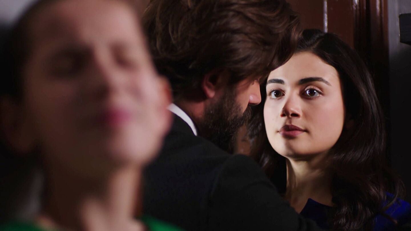 Reyhan esconde a Zeynep en la mansi&oacute;n mientras Cavidan intenta separarla de nuevo de Emir