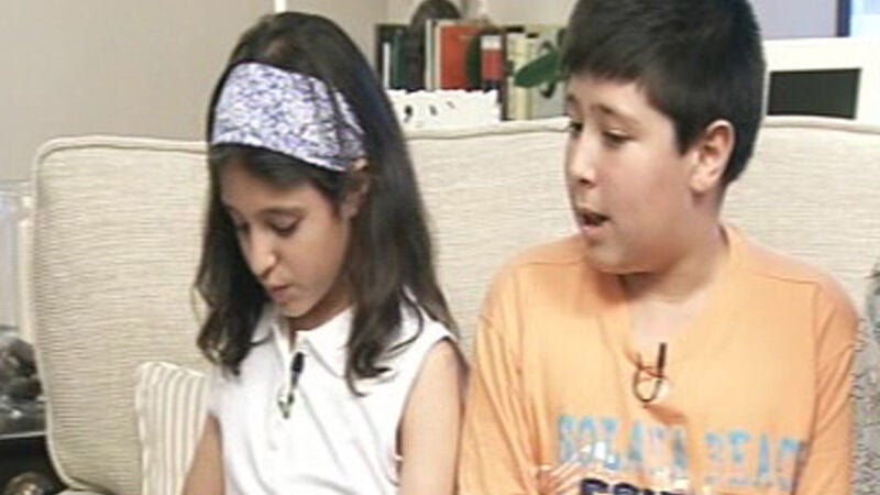 Los niños de María despiden algunos pretendientes