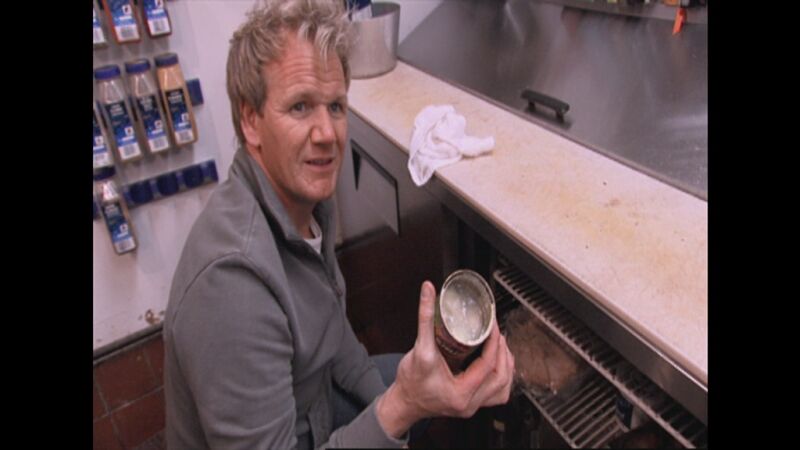 La cocina está sucia y la comida está en mal estado