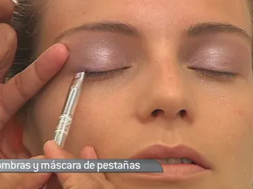 Maquillaje: Sombras y máscara de pestañas Maquillaje: Sombras y máscara de pestañas