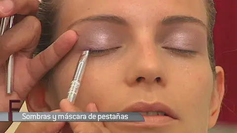 Maquillaje: Sombras y máscara de pestañas Maquillaje: Sombras y máscara de pestañas