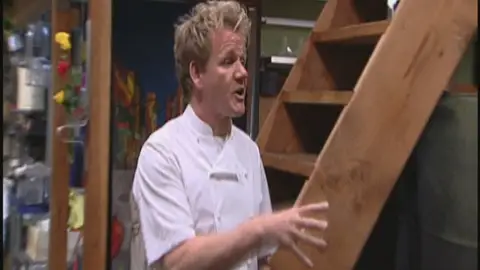 Gordon esta muy disgustado con el estado del restaurante Gordon esta muy disgustado con el estado del restaurante