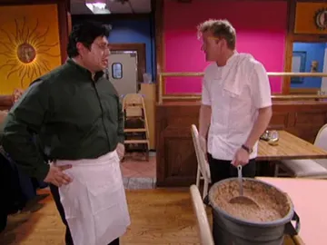 Gordon enseña a los clientes de donde sale la comida Gordon enseña a los clientes de donde sale la comida