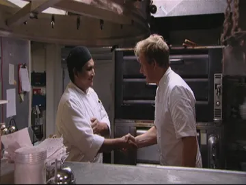 La dueña despide al chef La dueña despide al chef