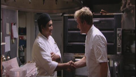 La due&ntilde;a despide al chef