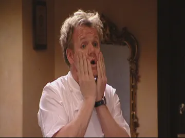 Gordon reune a todo el equipo para hablar con ellos Gordon reune a todo el equipo para hablar con ellos