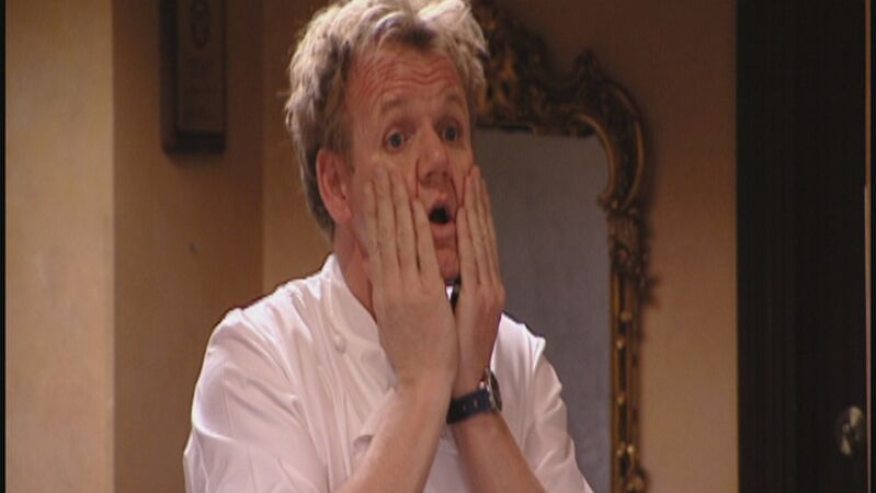 Gordon reune a todo el equipo para hablar con ellos