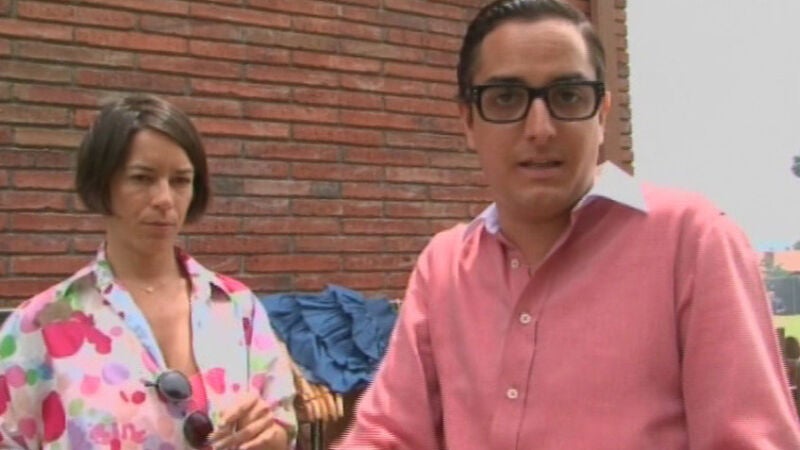 Josie y beatriz visten a los niños