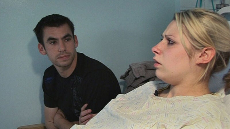 A Lisa le tienen que practicar una cesárea